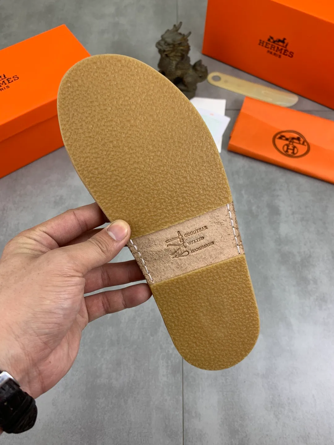 Men's men's shoes 💰P360 new model (genuine leather outsole series) new colors are coming simultaneously on the official website [HERMES] Hermès series: original development, original anatomy display, exclusive outsole [Material] Sole: original genuine leather sole with cow essence film 🌸. Fabric Original calfskin Lining: Imported cowhide, delicate and soft Code number: 38-44